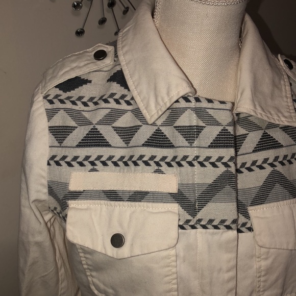 Women’s Aztec Print Jacket - Picture 3 of 4